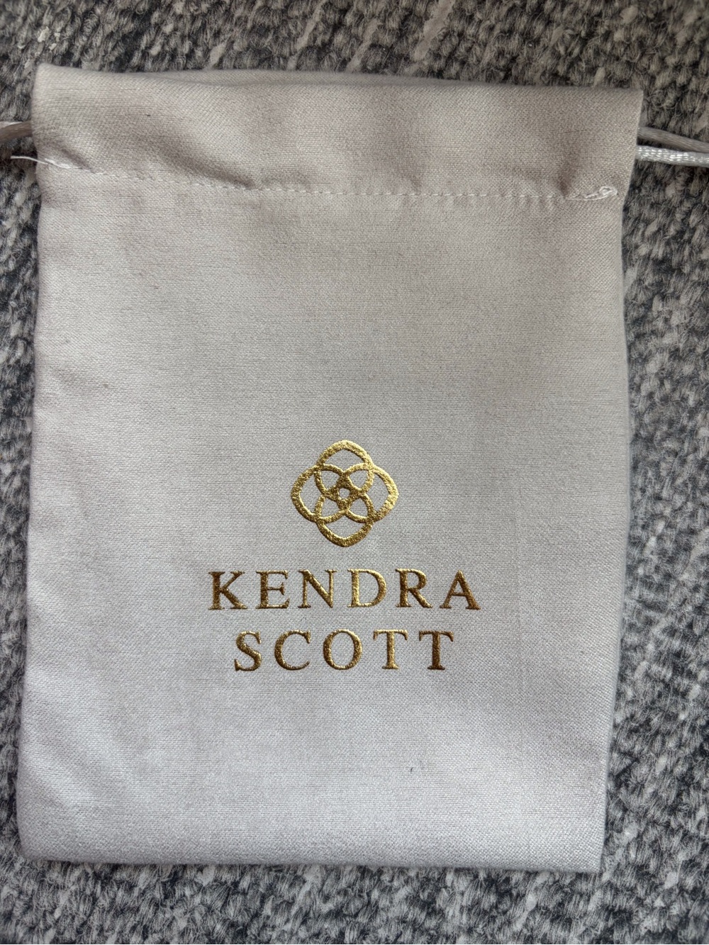Kendra Scott Gold-tone Necklace with Multicolor Oval Pendant - Picture 3 of 3